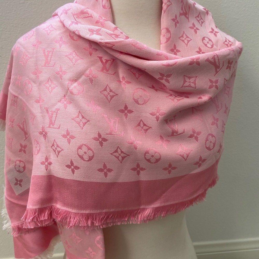 Classic Monogram Louie Vuitton Shawl